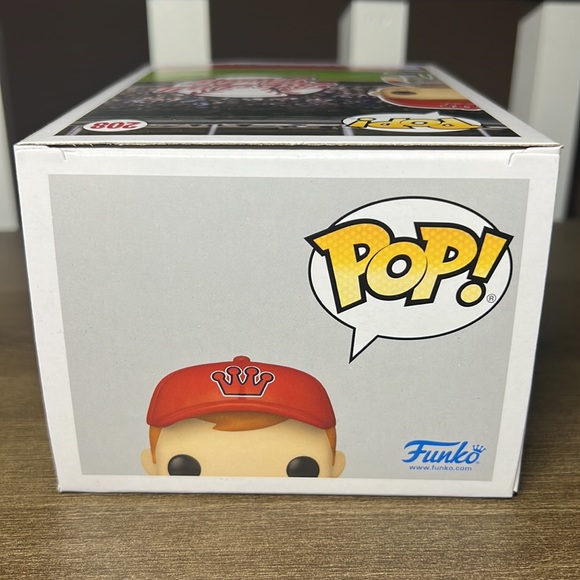 Funko POP! Freddy Funko, Baseball Freddy 208 - Picture 6 of 7